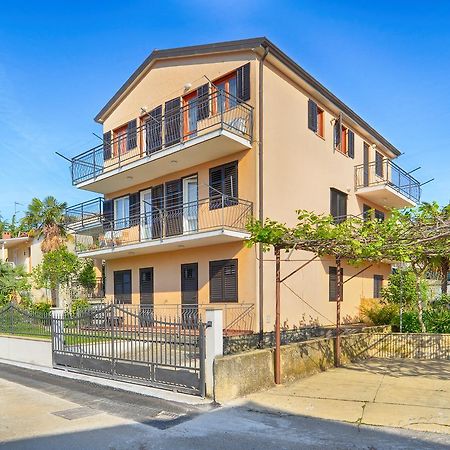 Apartment Ljiljana 1553 Новиград Экстерьер фото