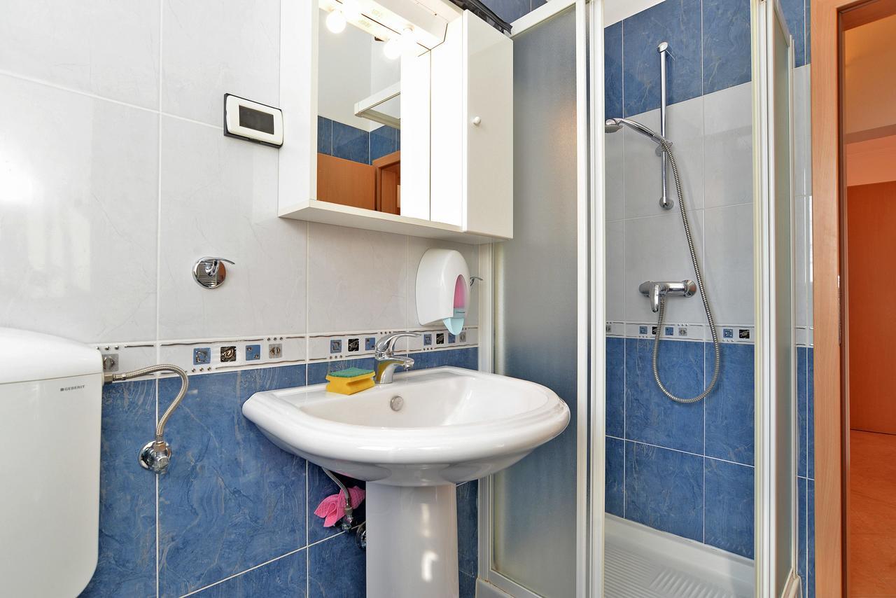 Apartment Ljiljana 1553 Новиград Экстерьер фото