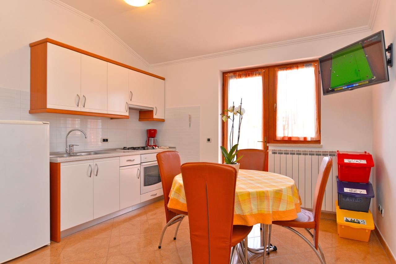 Apartment Ljiljana 1553 Новиград Экстерьер фото